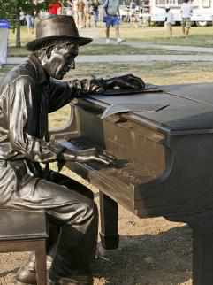 BuffaLouie's - Hoagy Carmichael Sculpture